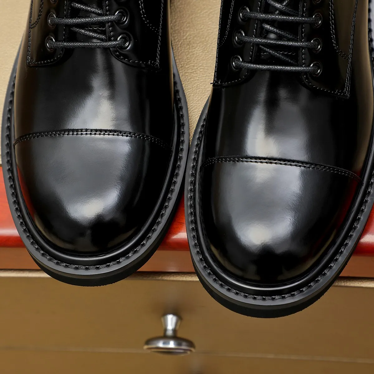 Men's shoes 💰 660 💰 Louis Vuitton LV ® 🆕 model 🔛Full shoe counter, first layer cowhide, 🐂leather lining casual shoes for men, super soft outsole, essential for driving. Counter synchronization, original first layer cowhide, completely 1:1 mold customization🌹top version, color optional! Number: 39-44 (customized at 38.45)